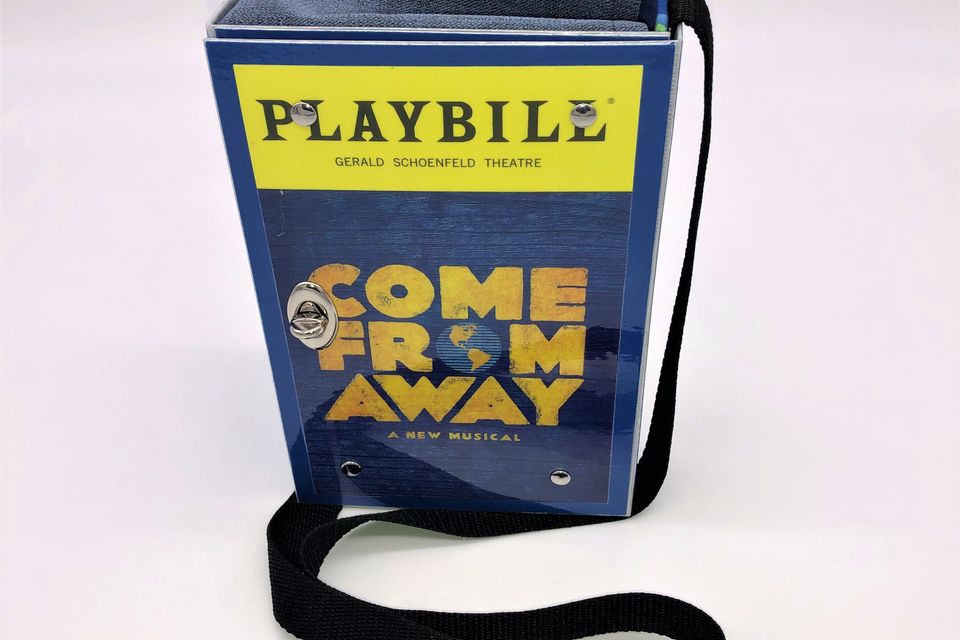 Handbag come from away   front