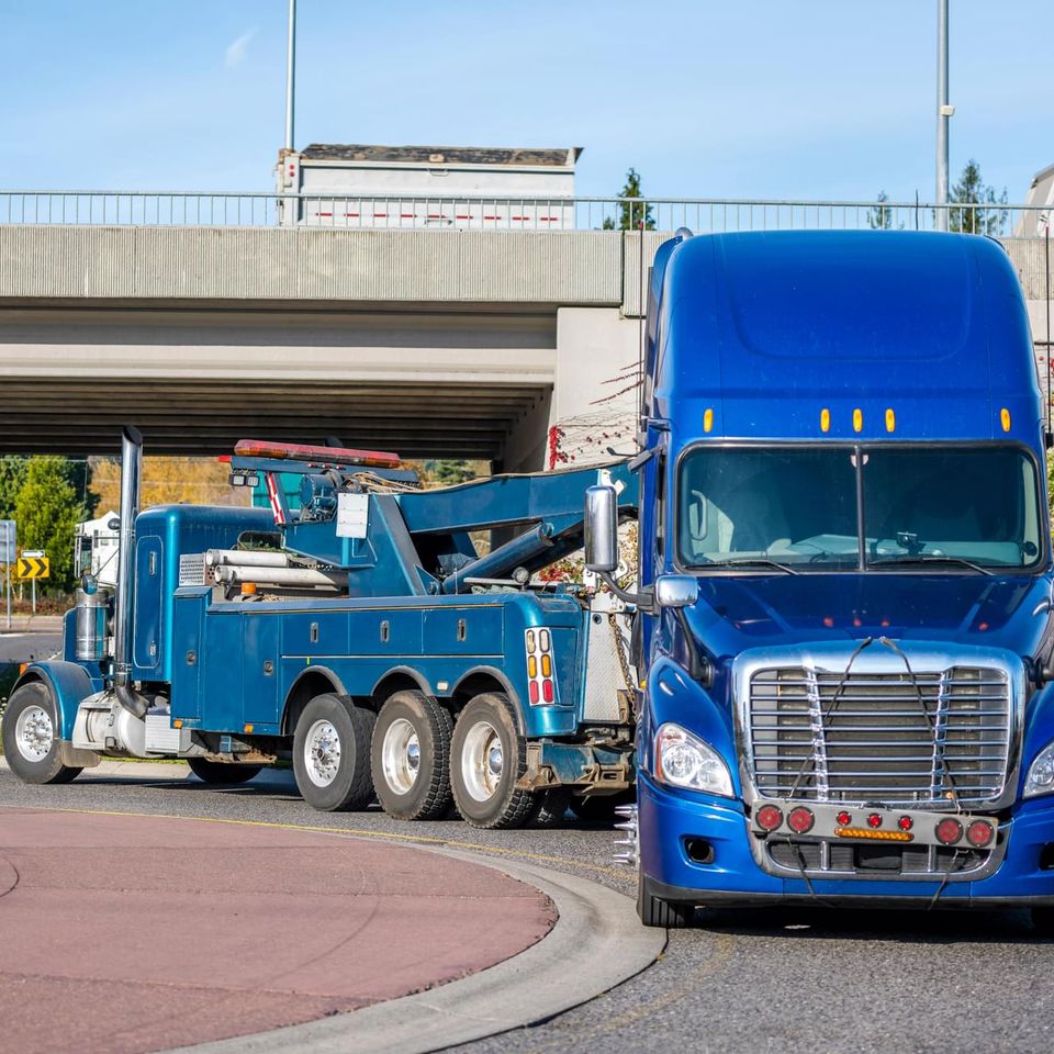 Emergency Truck Towing Service