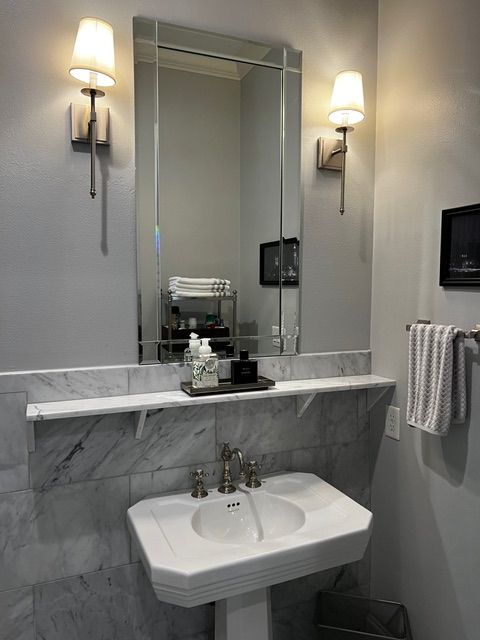 Cheribathroomsink