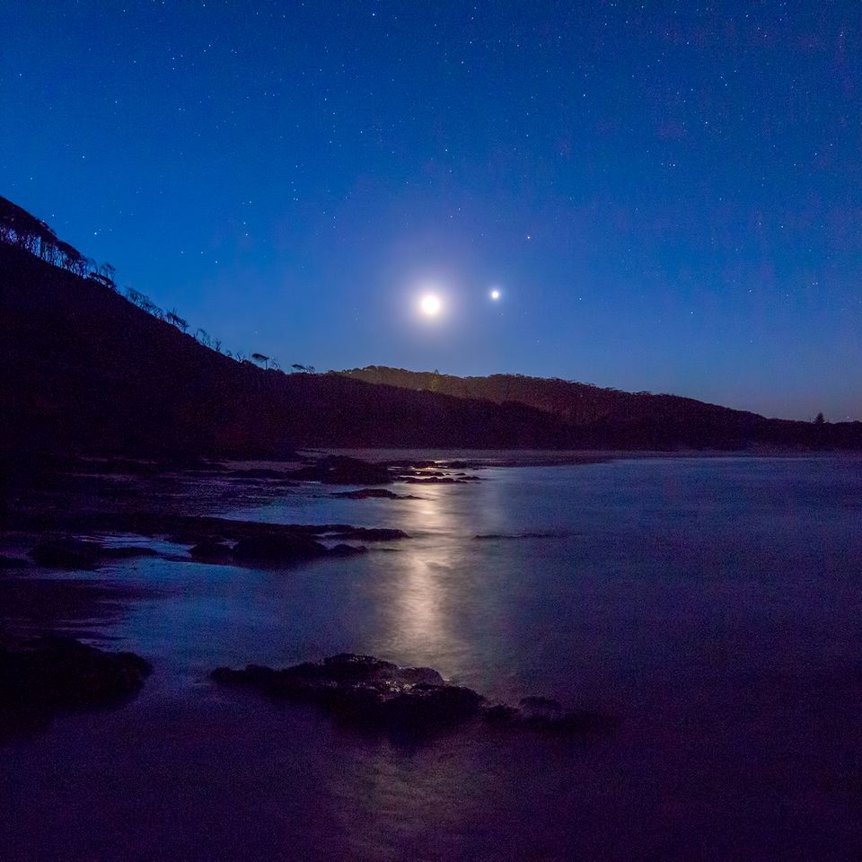Moon venus mars conjunction seen from broken head