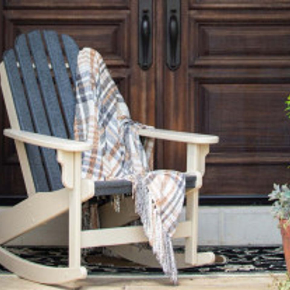 Clu4585fp breezesta outdoor space carousel slider 1278x840 porch shoreline3 1