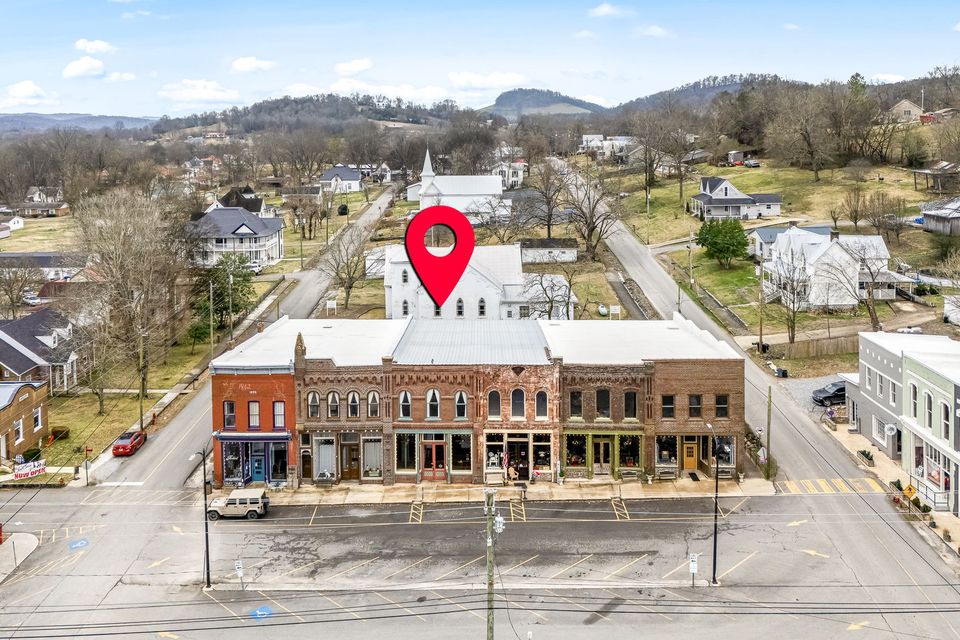 3 web or mls 206 southside square exteriors   clear lens real estate photography 2