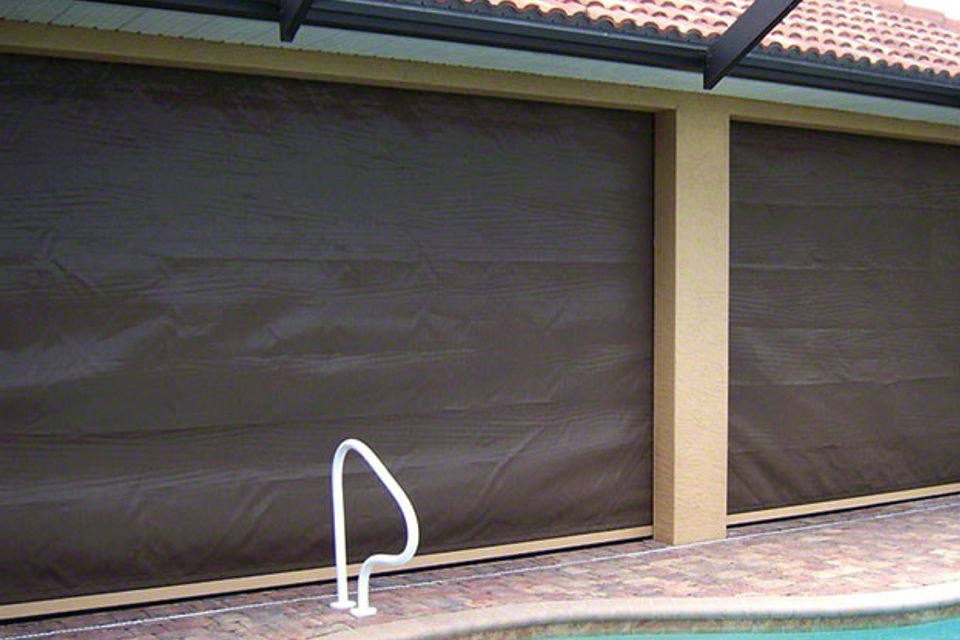 Tree of life2 retractable screen1pool2