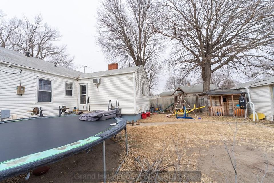 813 n adams grand island  ne 68803 d 3