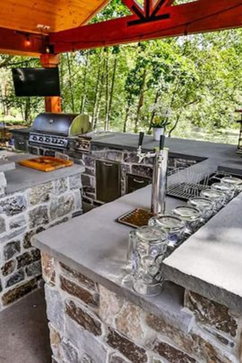 Outdoor kitchen