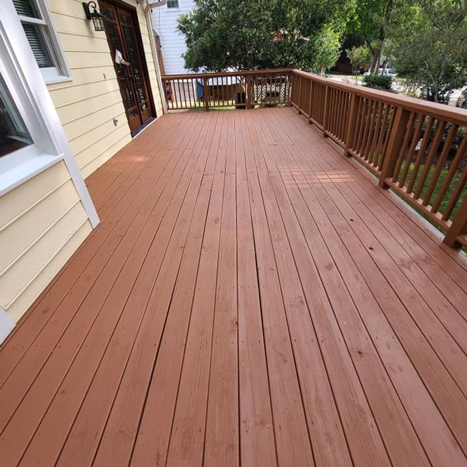 Raleigh home deck stained by Hardee's Paint Co. of Raleigh.