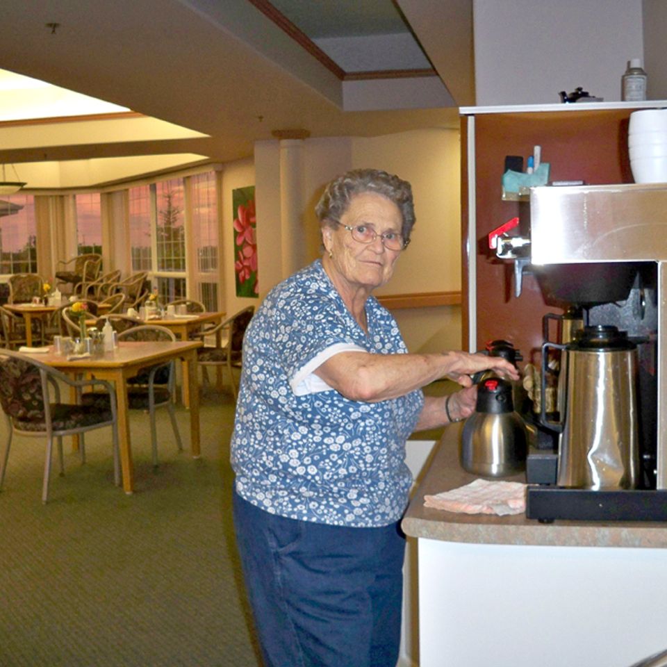 Eden resident wine making 20820170620 18812 1e5f31m