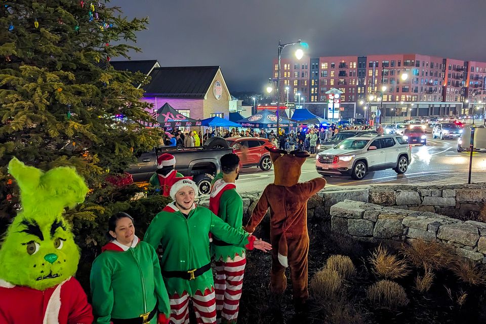2023 kelley square tree lighting ready