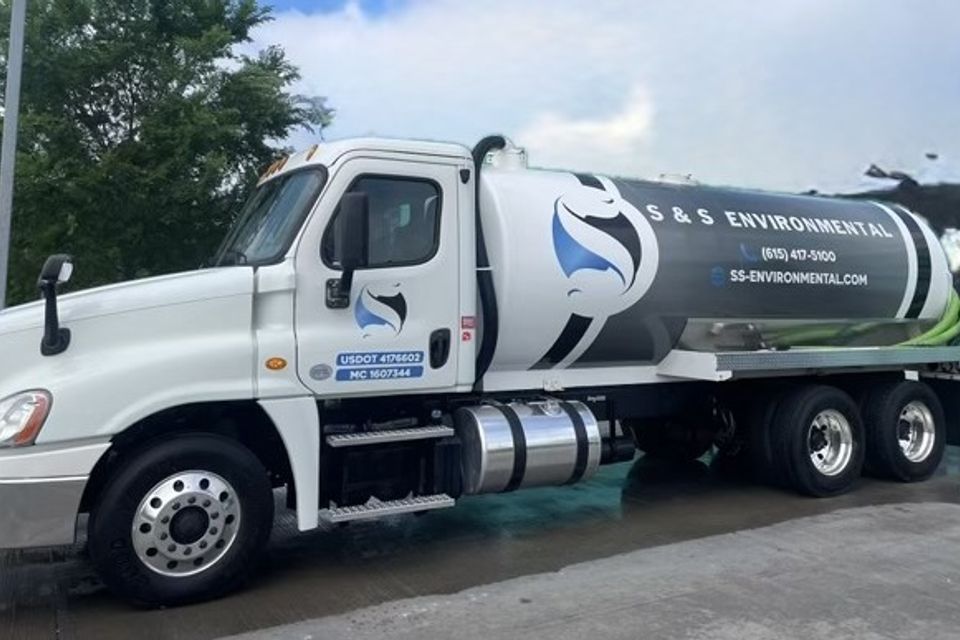 Vacuum truck