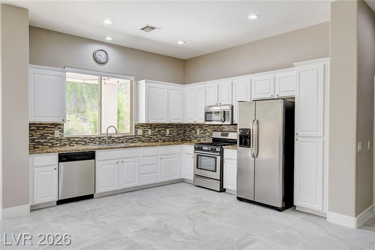 14 Emerald Dunes Circle kitchen
