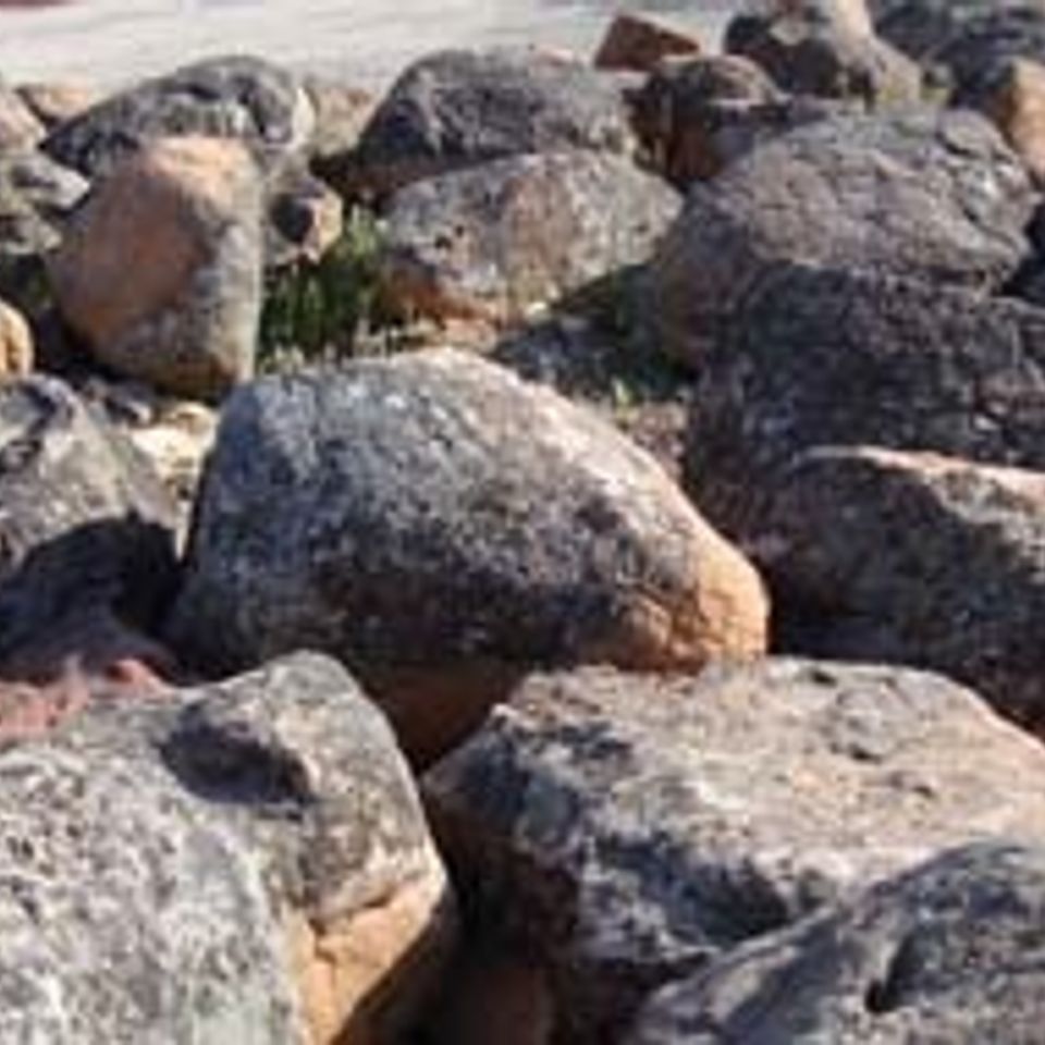 Fieldstone boulders20170601 12511 zjymln