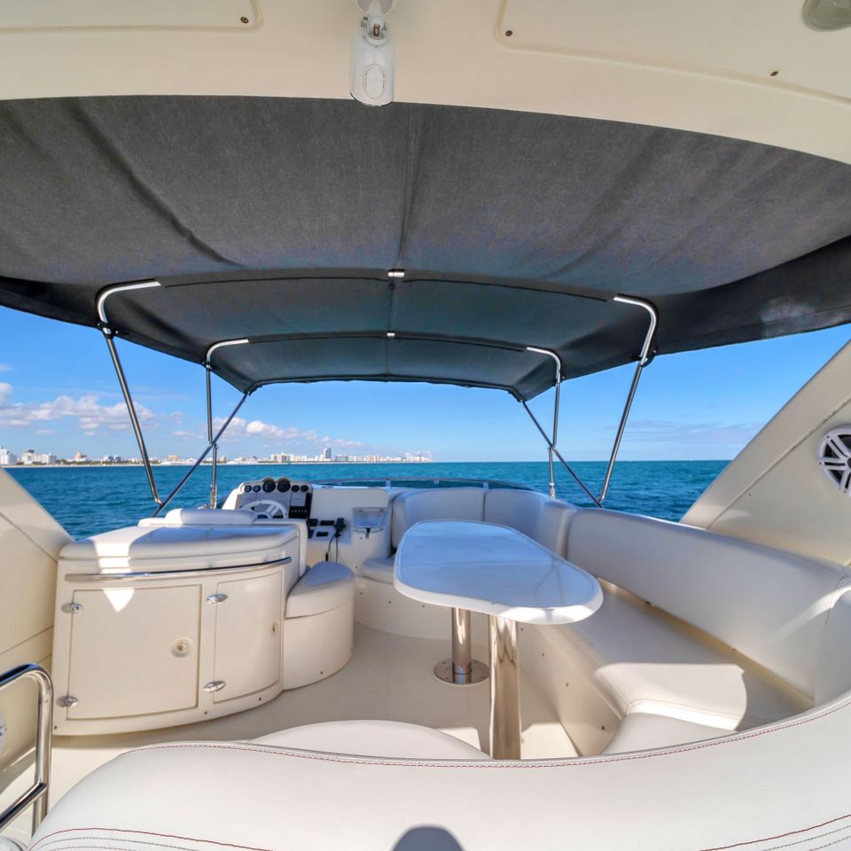 60 azimut flybridge 25