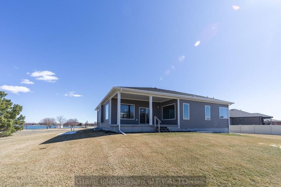 431 ponderosa grand island  ne 68803 e 8