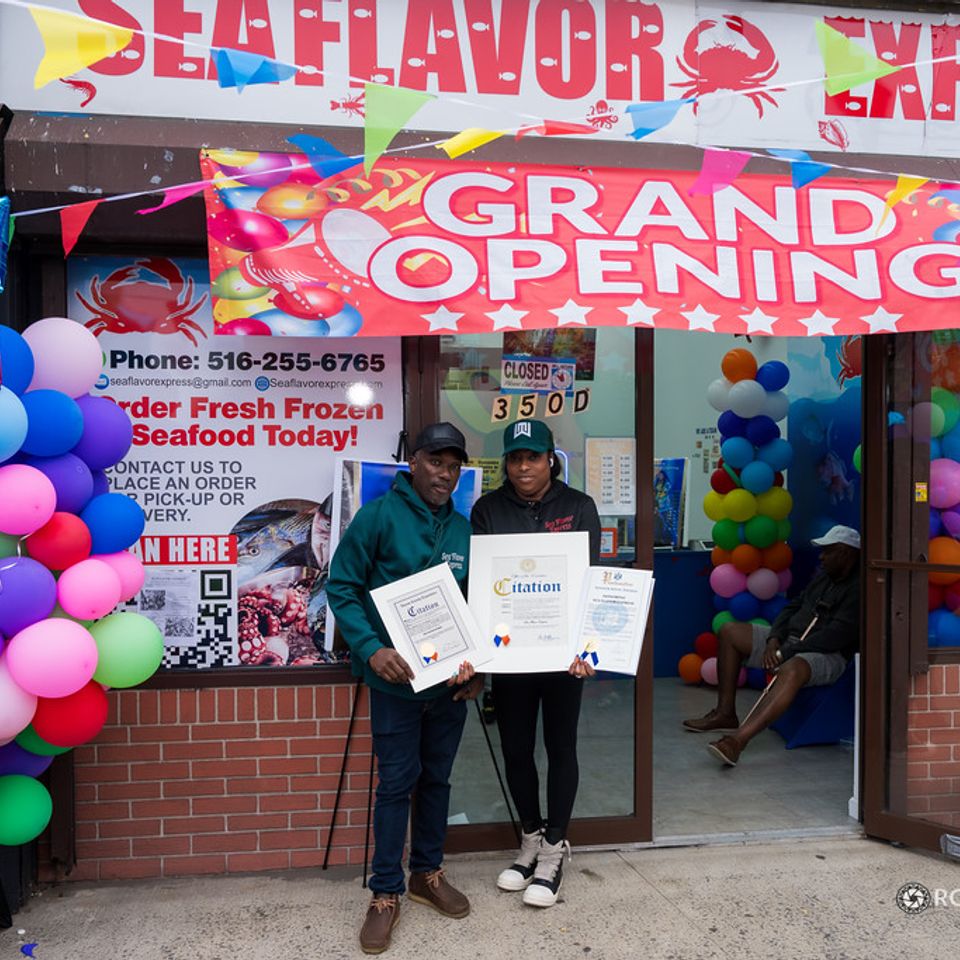 Sea flavor express grand opening   ribbon cutting 1095 xl
