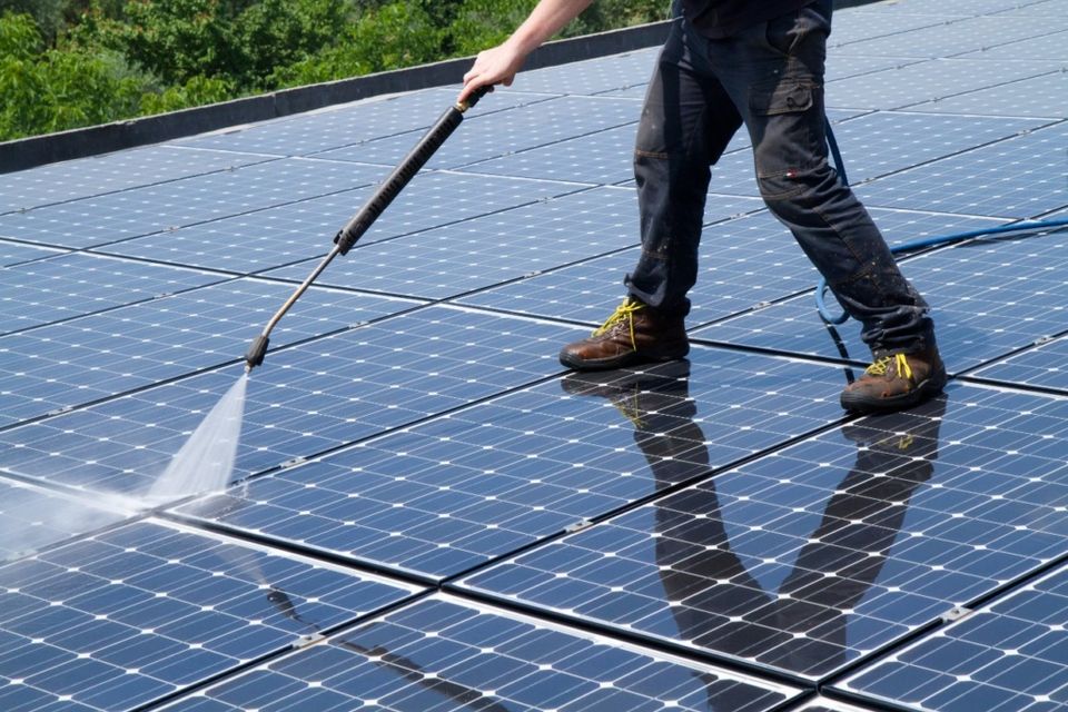 Solar panel cleaning service 1024x683