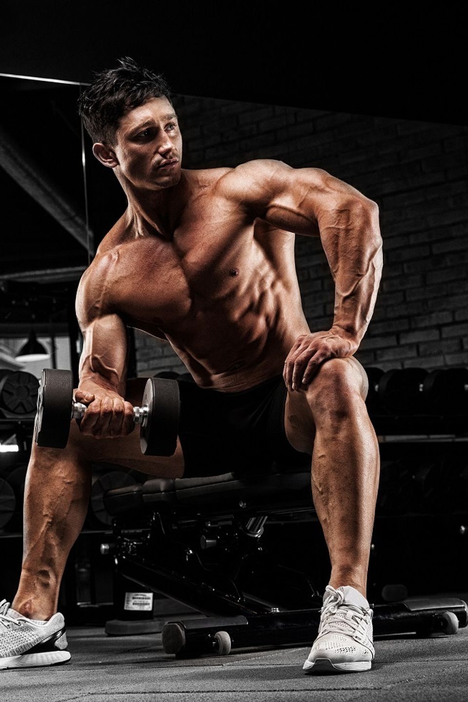 Young fit man lifting lifting weights
