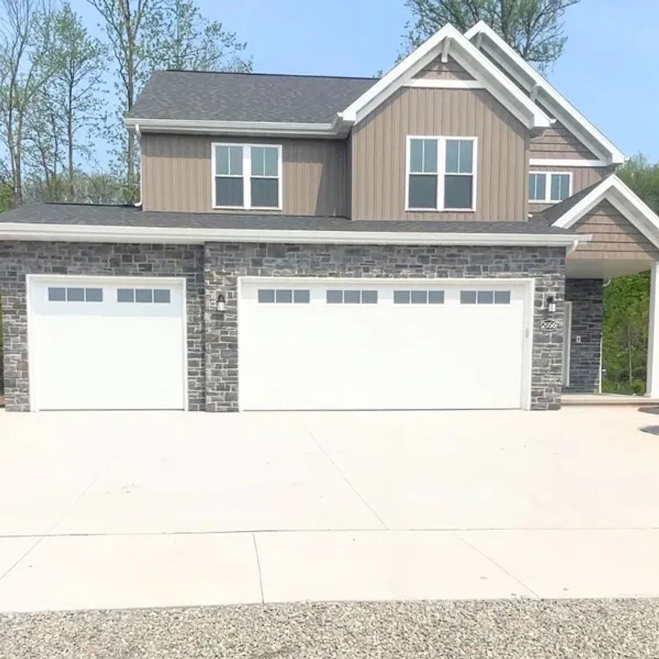 Pouring concrete for large driveways and patio projects