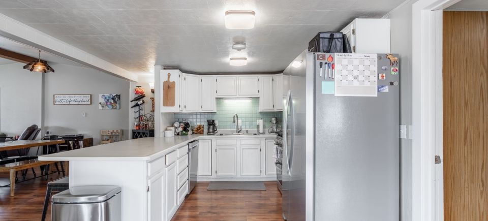 22 web or mls 201 edwards ave 2 (2)