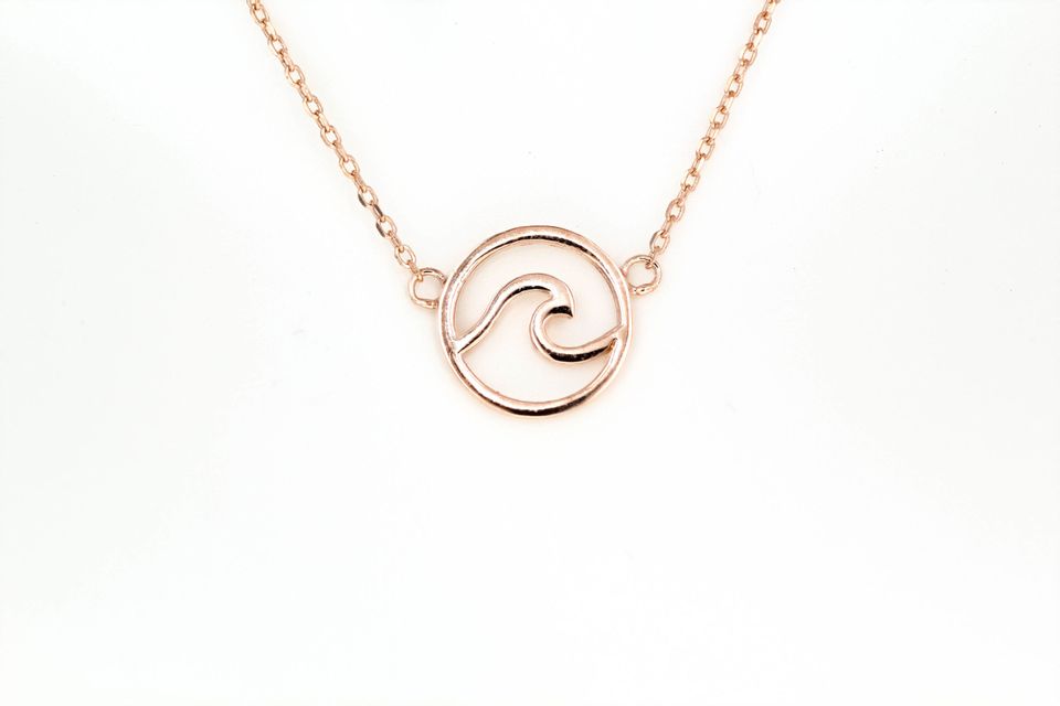 Wave circle necklace close up r 2 scaled