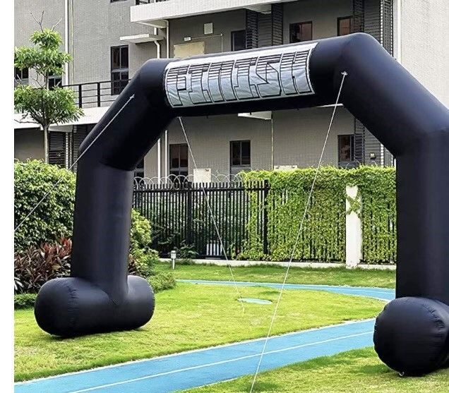 Inflatable arch