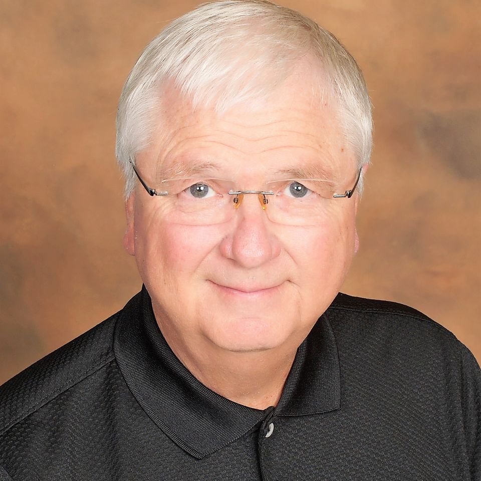 Picture of Get Found Website owner Darryl Manning with white hair, blue eyes, glasses, and a black shirt