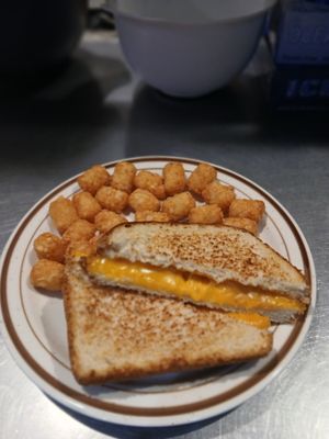 Grilled cheese and tater tots