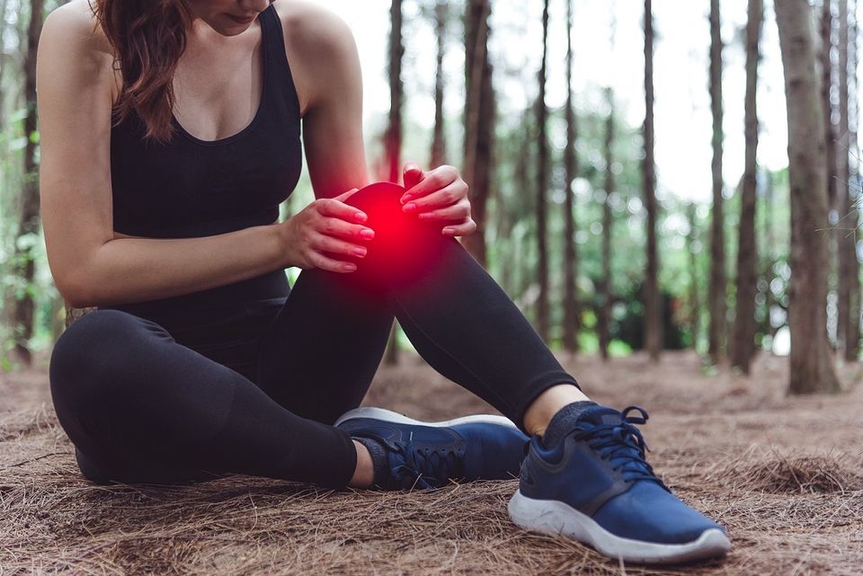 Woman with hurting knee
