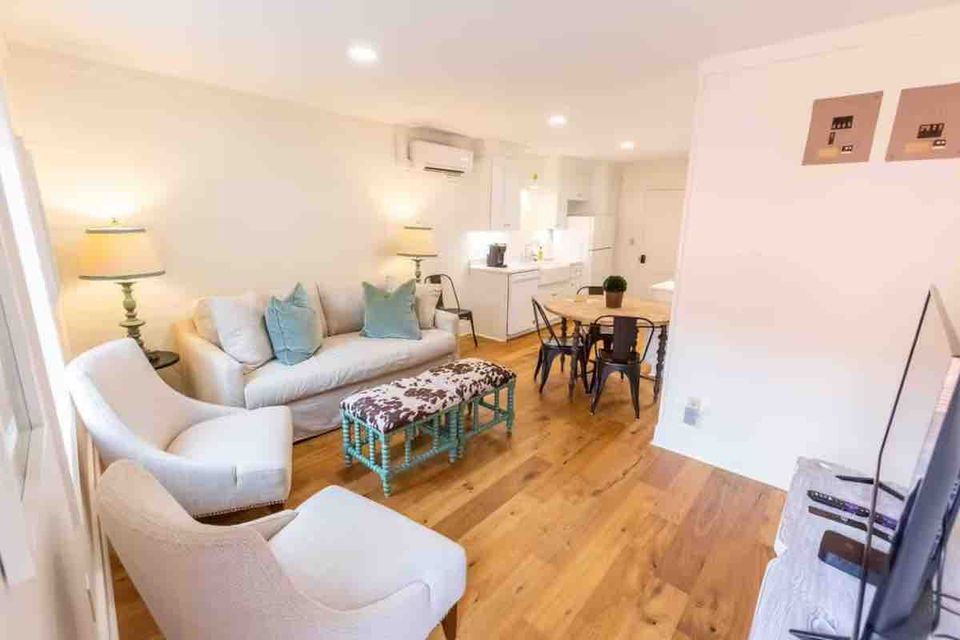 Apartment 2 Den