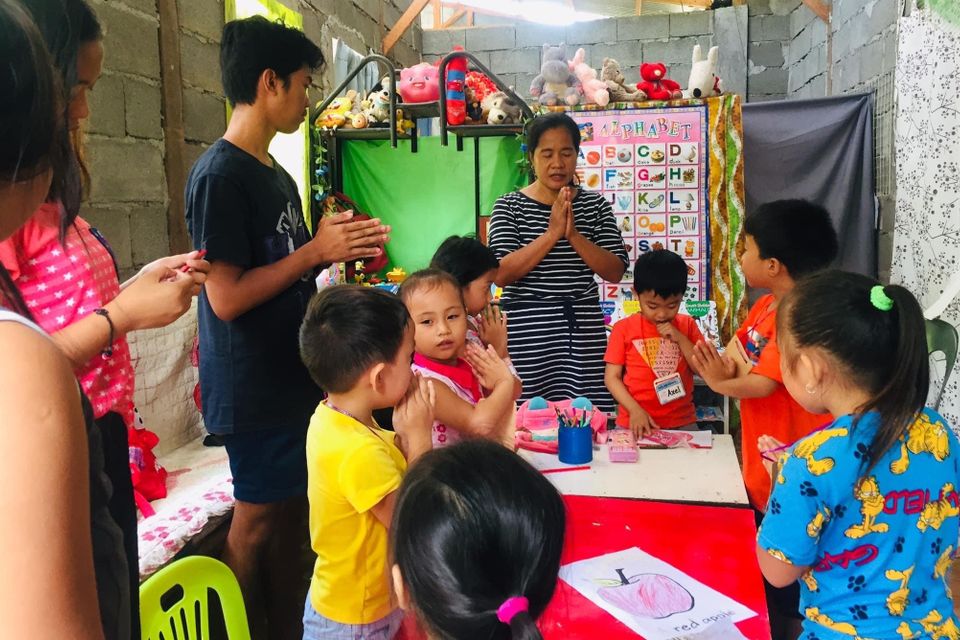 Copy of children praying