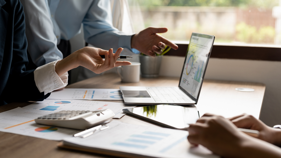 How to choose  the best roof replacement financing options for you