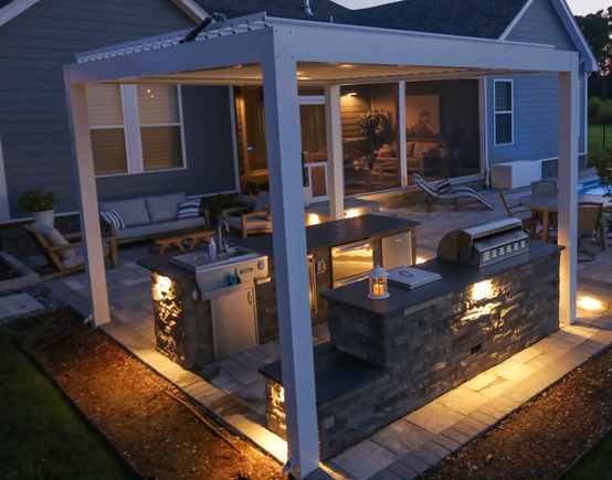 High end outdoor kitchen