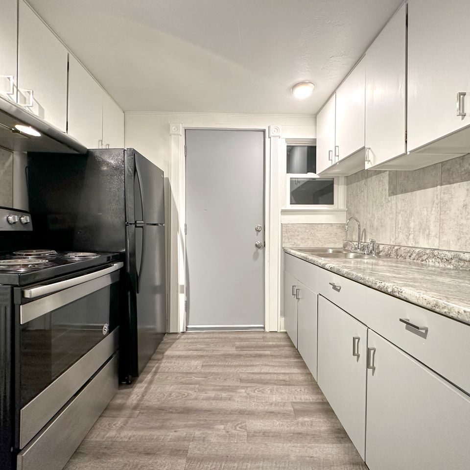 721 1 2 listing photos00016