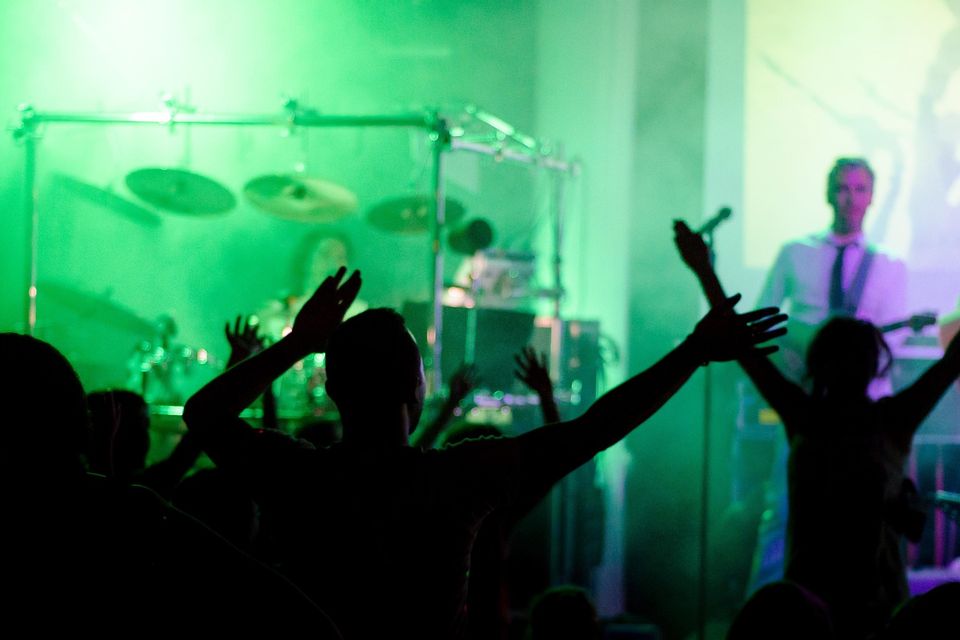 Image of a Guitar Player and a lot of fans cheering