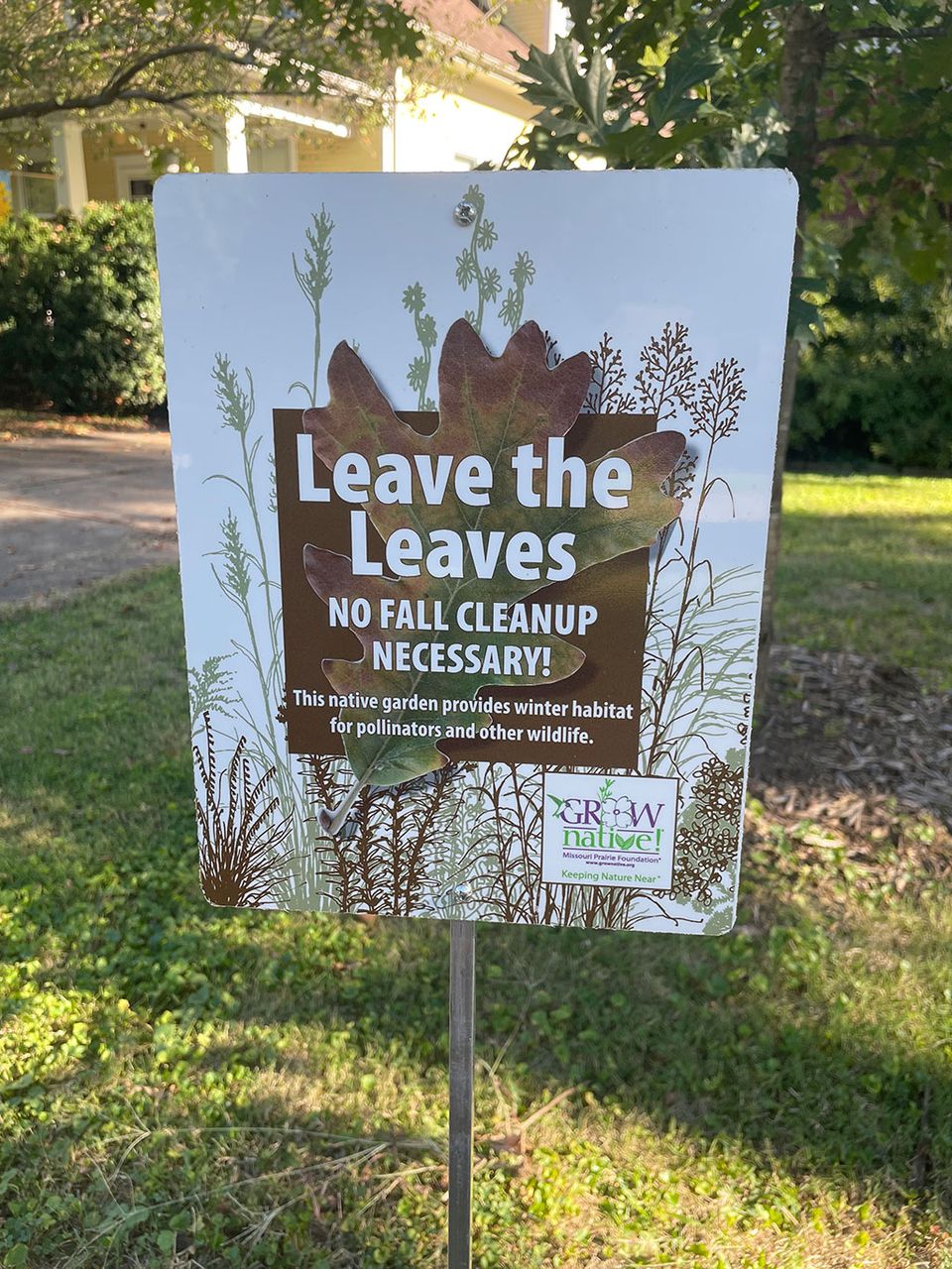 Leave the leaves sign
