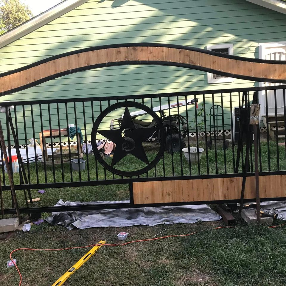 Custom iron and wood gate combining strength with natural beauty. Personalized design featuring hand-welded details and quality finishes.