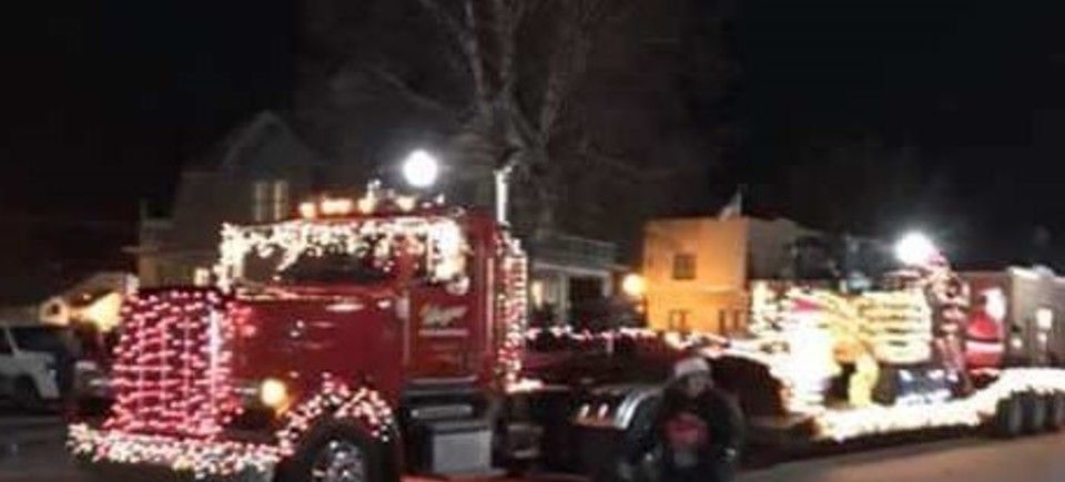 Christmas parade 2017 120171127 24422 qa1faq