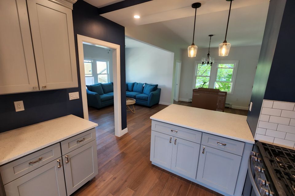 Kitchen out to lr