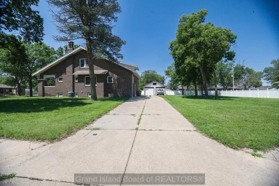 2104 w state st grand island f 4