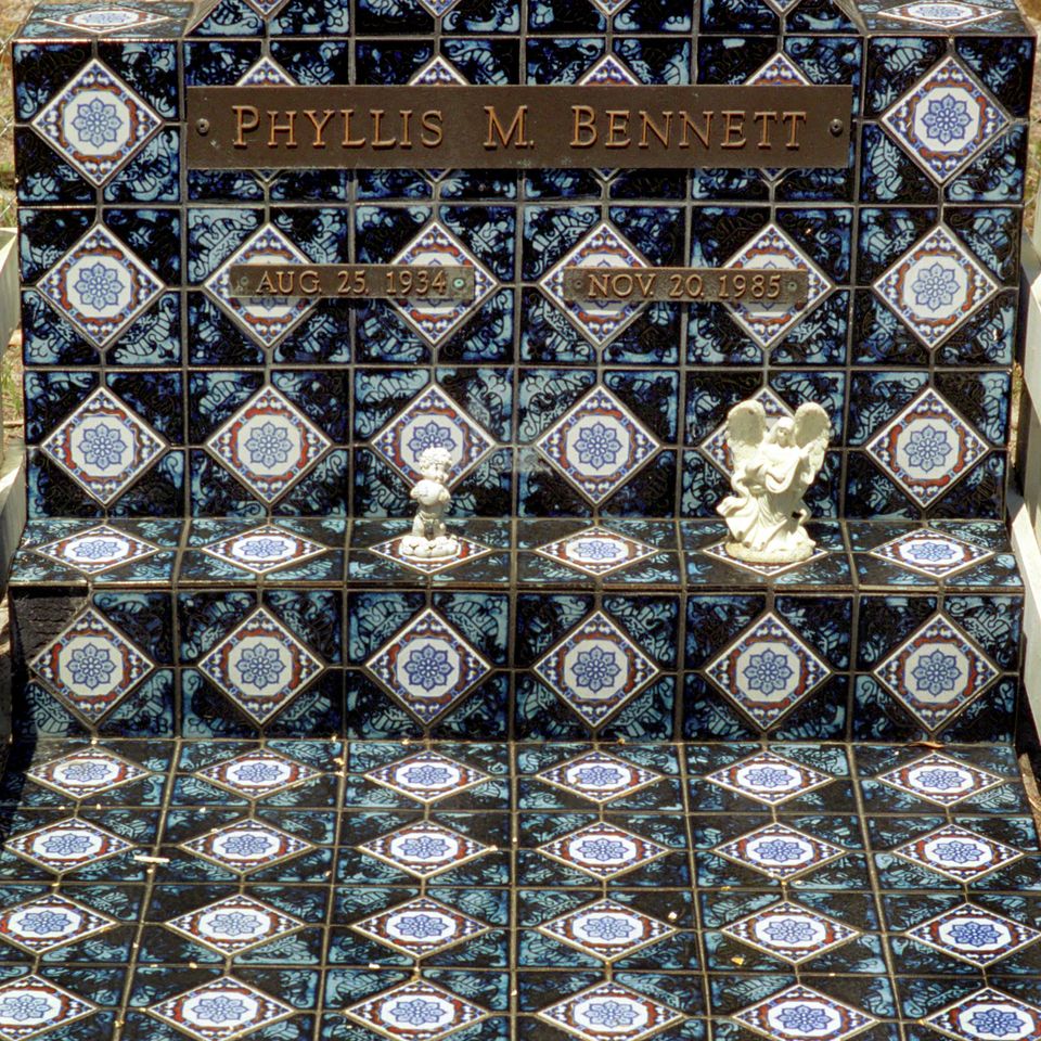 Tile grave