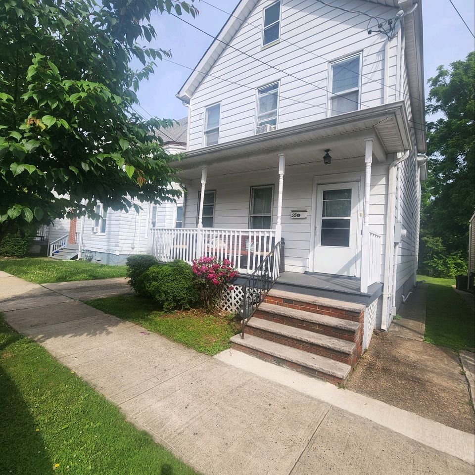 5 Bedrooms 55 Huntington Street, New Brunswick, NJ 08901 📍  Distance from Rutgers University 0.2 Miles 5 Bedrooms 2 Bathrooms