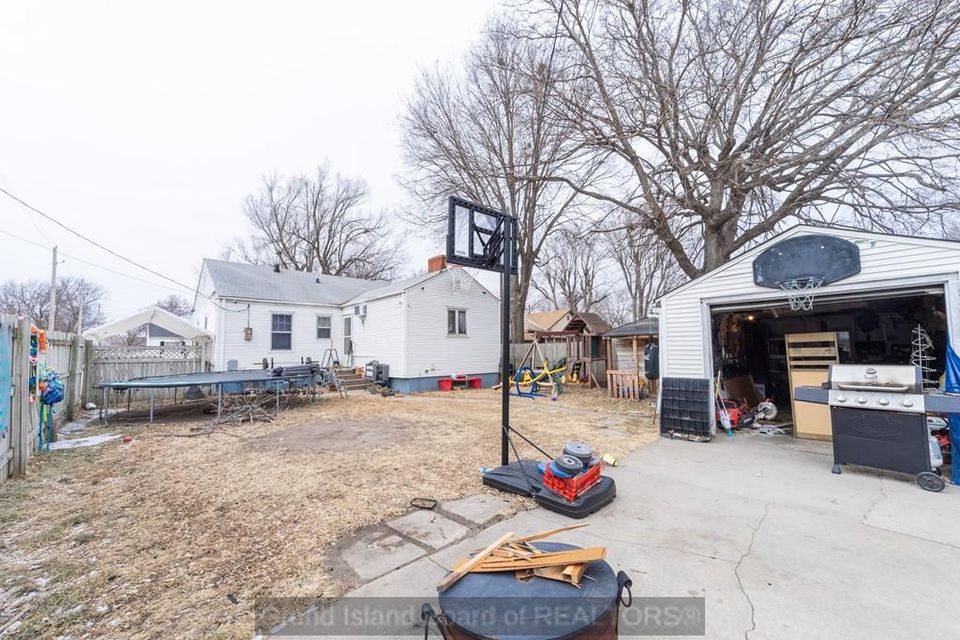 813 n adams grand island  ne 68803 d 4