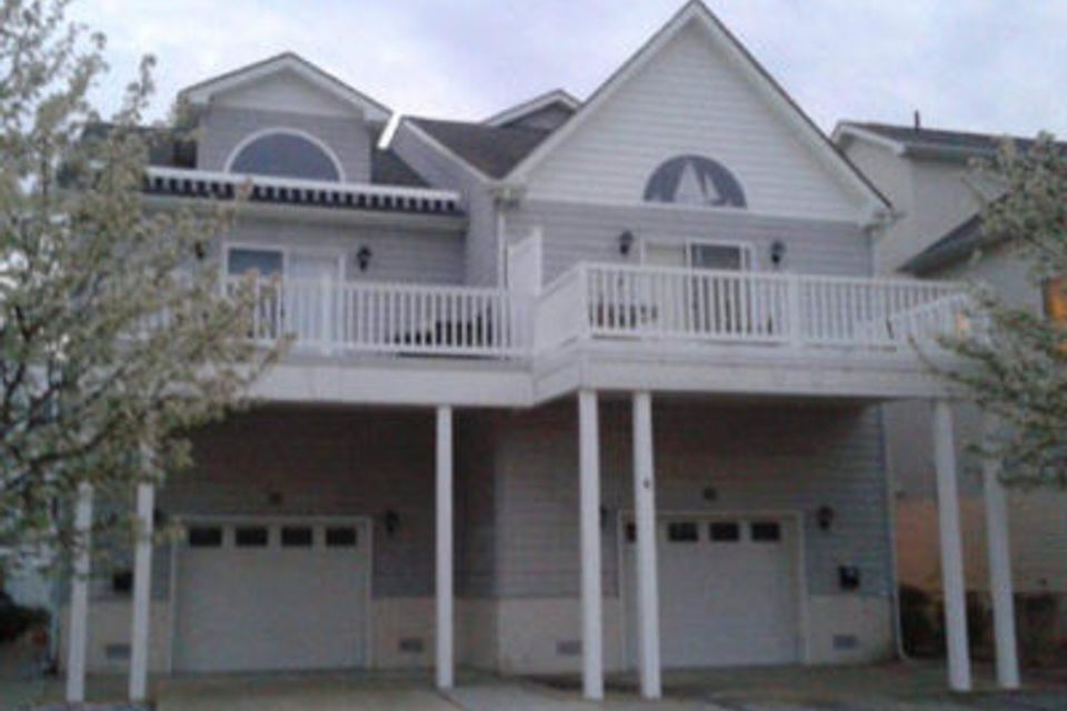 Baker house exterior 2018 sm 400x284