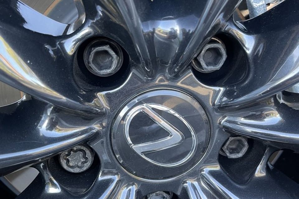 O (3)
