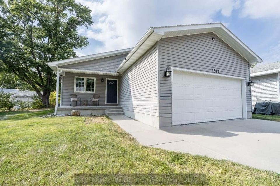 1312 n ruby ave grand island e 2