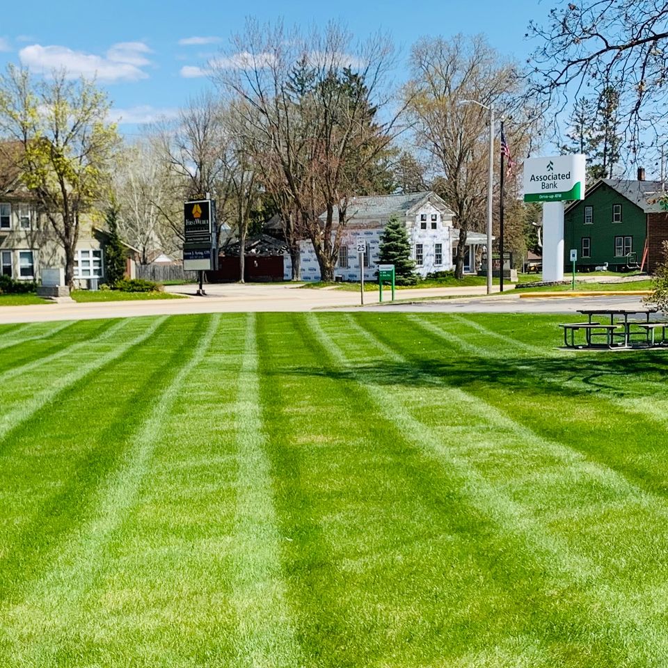 commercial lawn mowing company