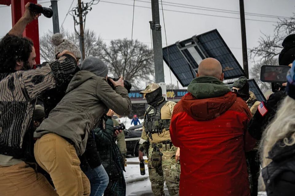 0226 meyer oe journalists cover ice enforcement 884x500