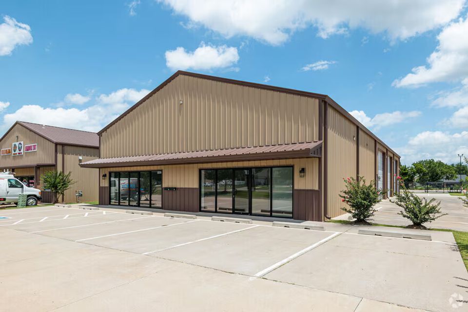 8810 8880 s sunnylane rd primary photo