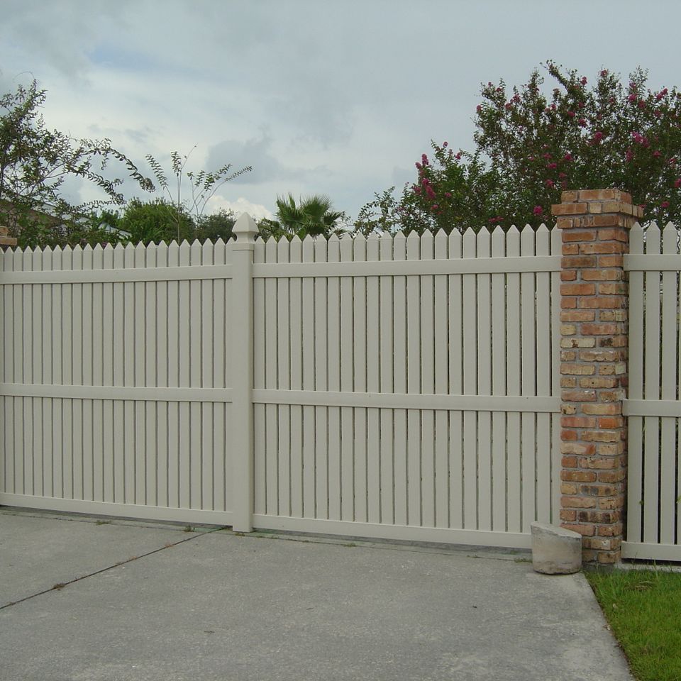 Blouin fence and shutter 1  3920170926 28423 vpwwsx
