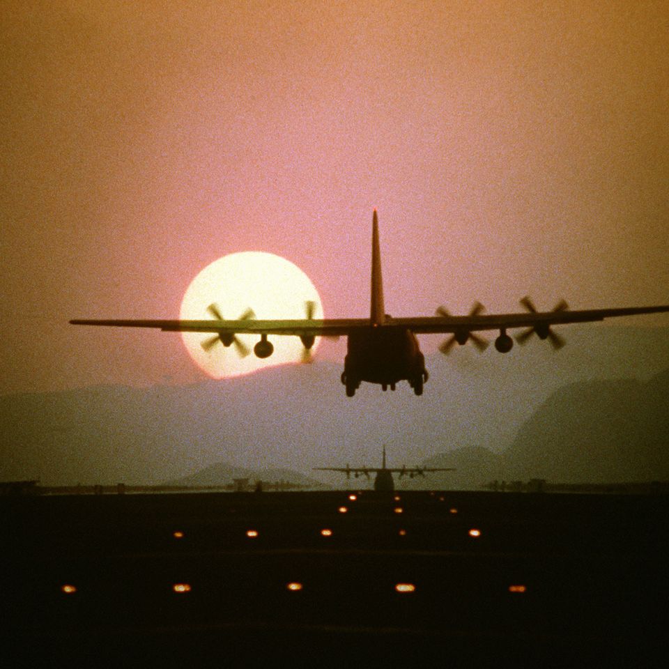 C 130 landing20160422 10628 109ehyb