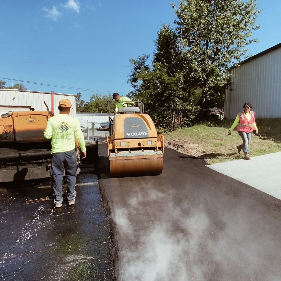 Diamante’s parking lot resurfacing